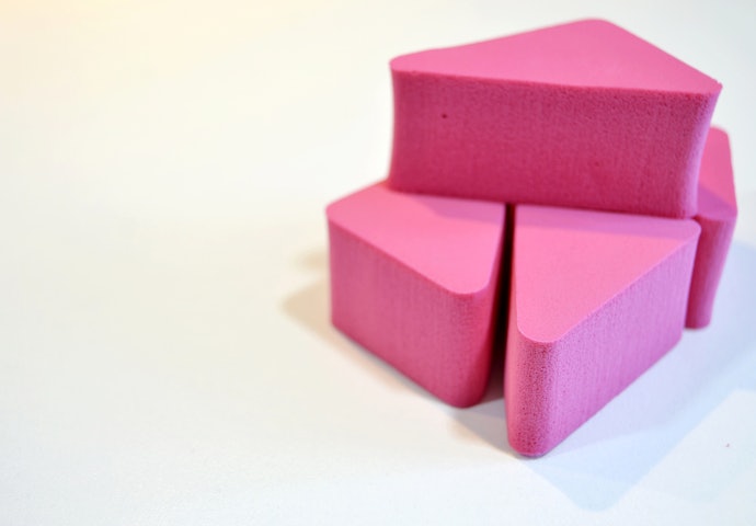 Esponja Triangular, Indicada Apenas para Produtos Secos, como o Pó