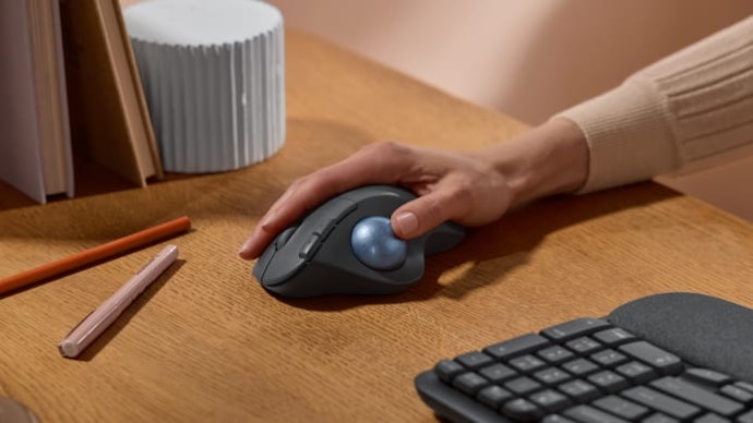 Para Uso Confortável no Dia a Dia, Considere os Mouses Logitech da Linha Ergo Series