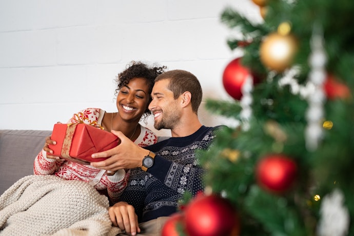 Presente de Natal para Namorada de até R$100: Maquiagem, Body Splash ou Panetones Gourmet
