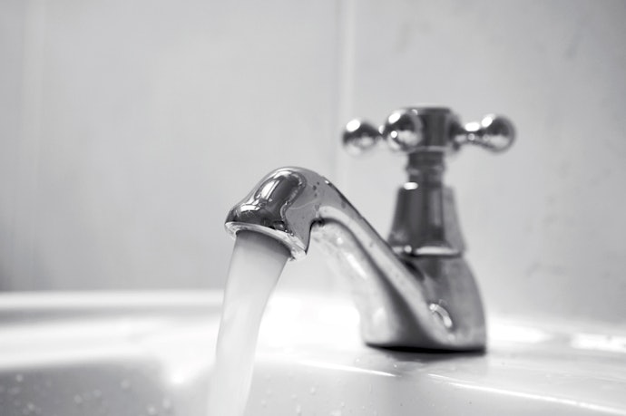 Se Busca Acionamento Simples Apenas para Água Fria, Escolha uma Torneira Tradicional