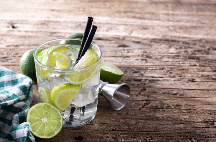 Para Caipiroskas Sem Gosto Forte de Álcool, Prefira Vodkas com 36 ou 37% de Teor Alcoólico