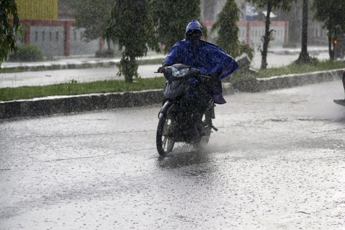 Para se Manter Aquecido em Viagens Mais Longas, Prefira Capa de Chuva de PVC