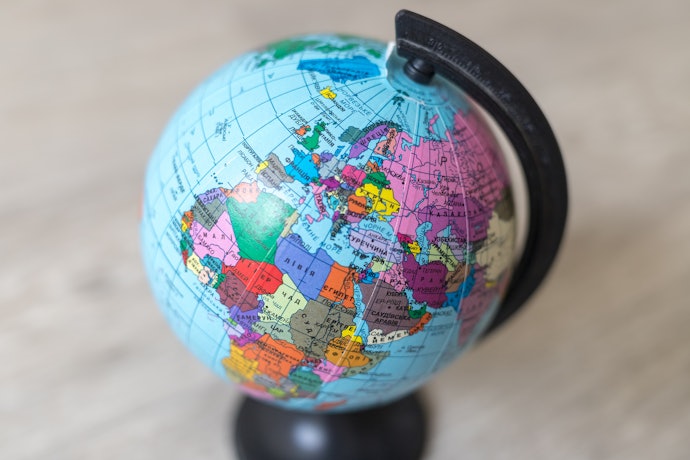 Globo Terrestre Político: Destaca Fronteiras dos Países e Suas Capitais