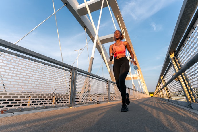 Vai Usar Tênis para Academia Feminino para Corrida? Opte por EVA Supercrítico ou TPU Expandido