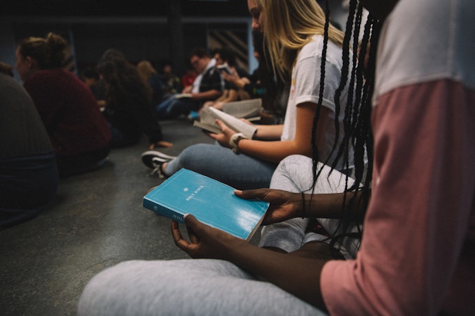 Para Iniciantes e Jovens, Prefira uma Bíblia de Estudo com as Traduções NVI, NVT ou NTLH