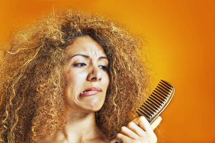 Para Cabelos Ressecados, Prefira Shampoos com Ativos Hidratantes, como Pantenol, e Sem Sulfatos