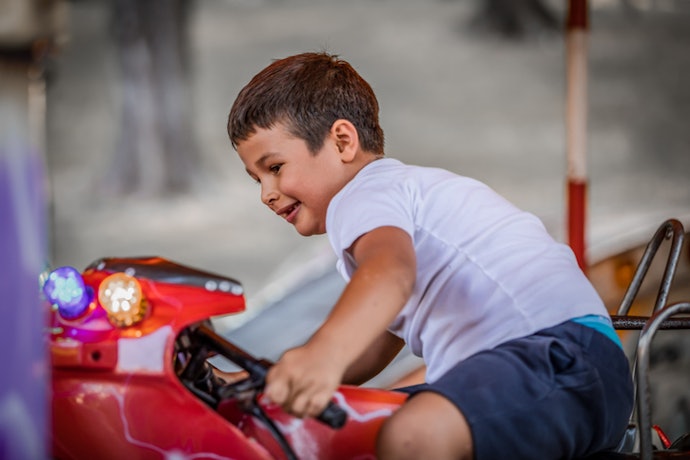 Para um Carrinho Elétrico Infantil Barato, Mas Funcional: Priorize Mais Recursos