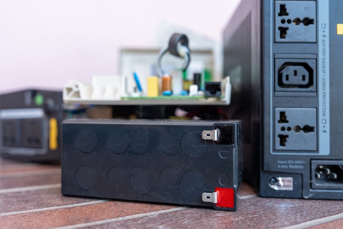 Para Uso Residencial em Home Office, Opte por Bateria para Nobreak 12 V e 7 Ah