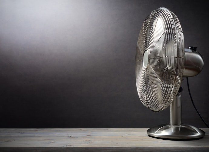 Para Ter uma Boa Vazão de Ar, Prefira um Ventilador de Mesa com 40 cm de Diâmetro ou Mais