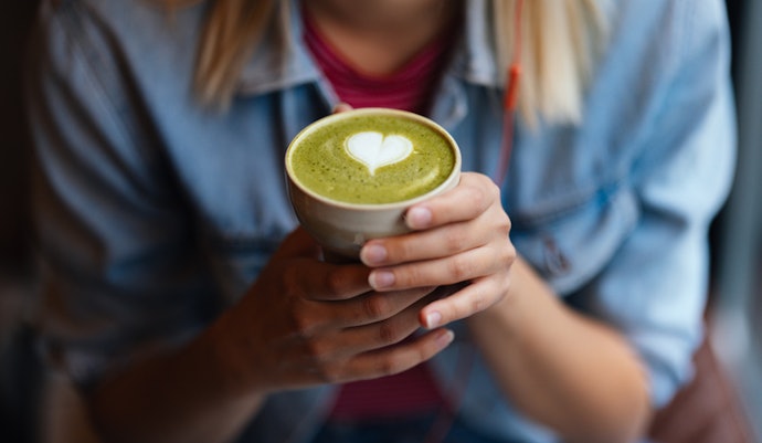 Para Tomar no Dia a Dia, Prefira um Matcha Premium e Orgânico com Limão, Gengibre ou Mel