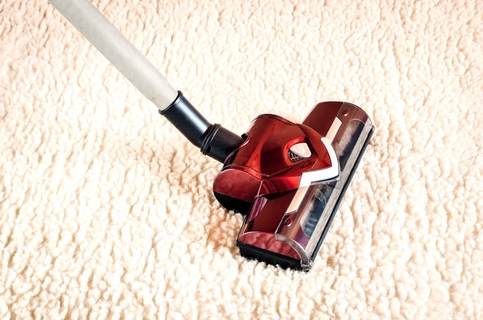Para Superfícies como Carpetes e Tapetes, Prefira Aspiradores com Bocal Motorizado