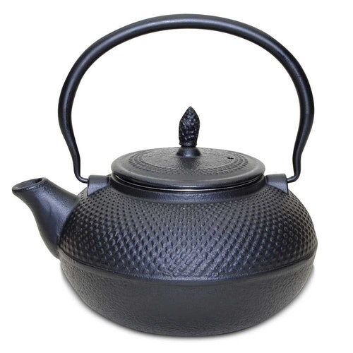 Chaleira de Ferro: Resistente e com Estilo Clássico, Mantém a Água Quente por Mais Tempo