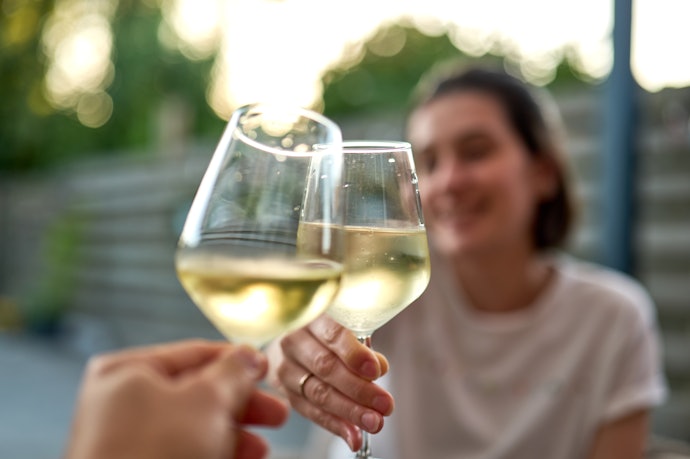 Se Está Começando e Busca uma Bebida Equilibrada, Prefira o Vinho Branco Barato Meio-Seco