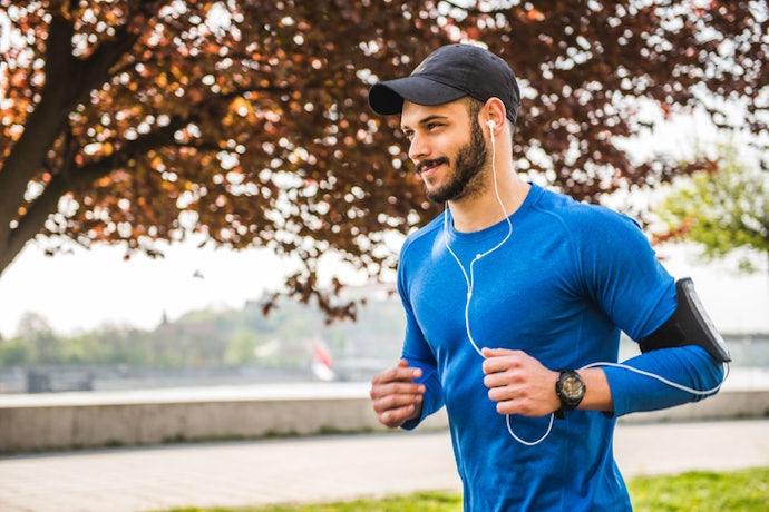 Pratica Corrida ou Esportes ao Ar Livre? Prefira um Boné com Proteção UV Comum