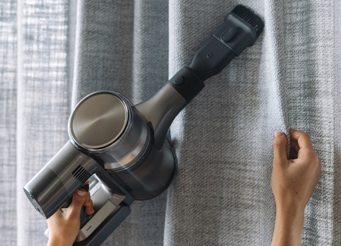 Para Superfícies como Estofados e Cortinas, Prefira Aspiradores com Bocal com Escova Suave