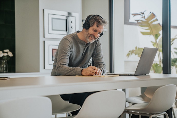 Para Trabalhar e Ouvir Músicas: Fone On-Ear e com Microfone Integrado