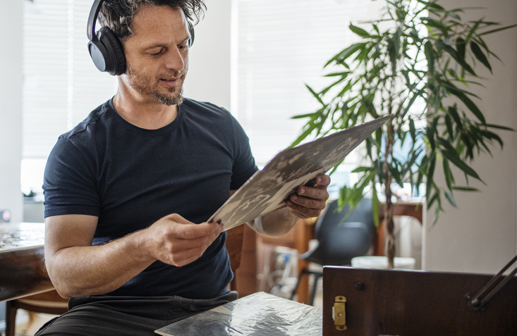 Para Ouvir em Fones ou Caixas Distantes, Opte por um Toca-Discos com Saída Bluetooth