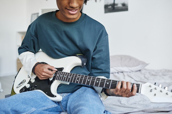 Quer uma Guitarra para Iniciante? Opte por Modelos em Basswood ou Álamo
