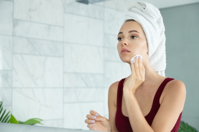 Para Peles Mistas a Oleosas, Prefira Tônicos Faciais com Ácido Salicílico e Ácido Glicólico