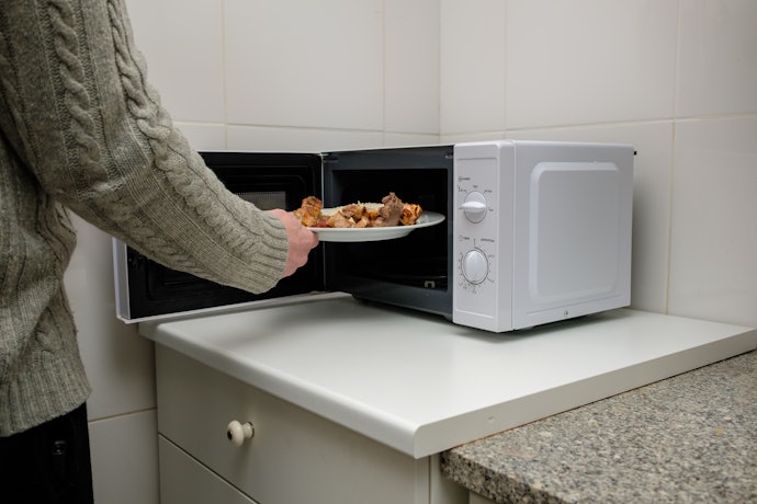 Para Aquecer Líquidos e Pratos Prontos, Prefira Micro-ondas 20 Litros com 700 a 850 W