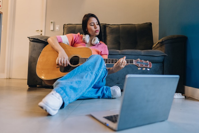 Para Quem Toca Instrumentos, Escolha Acessórios como Baquetas, Cordas e Afinadores