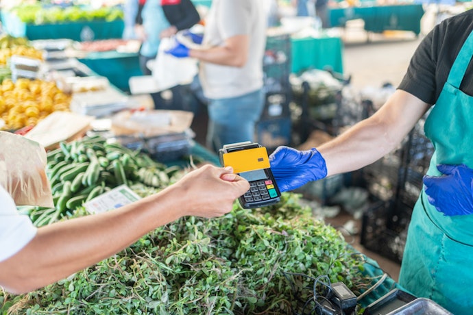 Para Feiras ao Ar Livre, Delivery e Vendas Ambulantes, Prefira Maquininhas de Cartão com Chip
