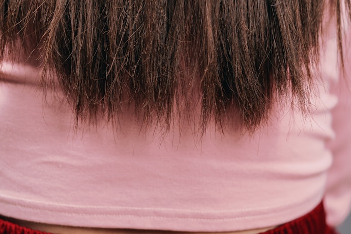 Para Cabelos Secos: Considere Shampoos Com Óleos Hidratantes e Betaína no Lugar de Sulfatos