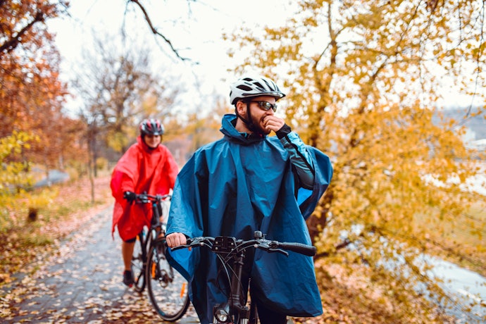 Capa de Chuva Poncho: Espaçosa, mas com Muita Abertura