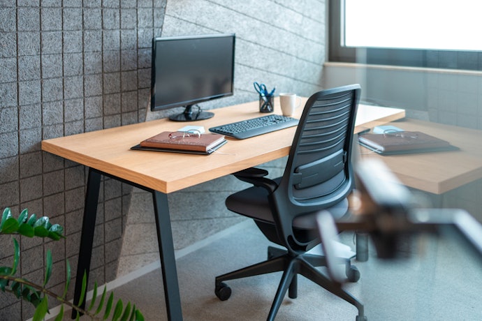 Se Gosta de Design Urbano e Moderno, Opte por uma Mesa de Escritório Industrial