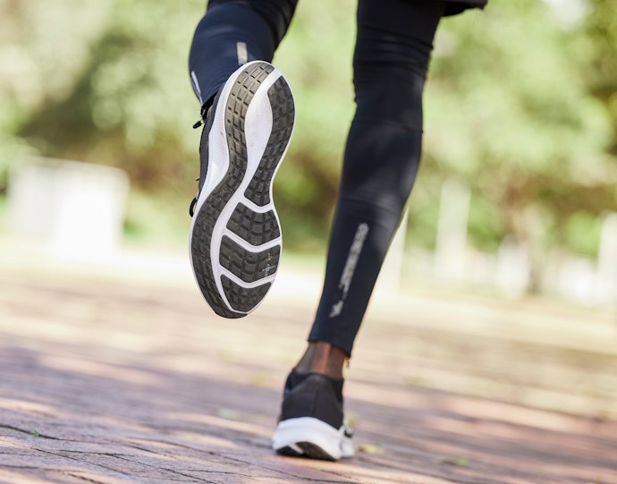 Para Diminuir o Esforço Físico, Escolha Tênis para Corrida Masculinos de 250 a 300 g
