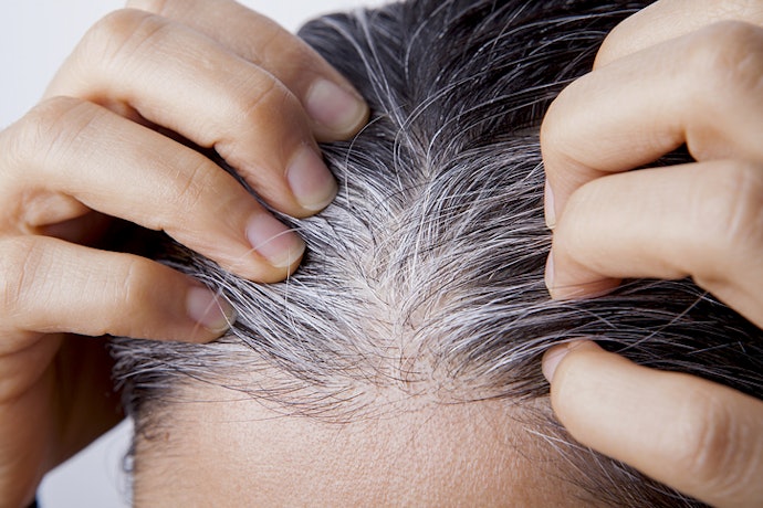 Se Quer Shampoo que Pinta o Cabelo Branco, Escolha Castanho Escuro ou Loiro Acinzentado