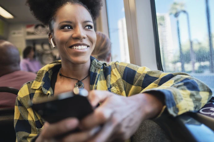 Para Usar em Deslocamentos ou Exercícios, Escolha um Fone de Ouvido Intra-Auricular Bluetooth