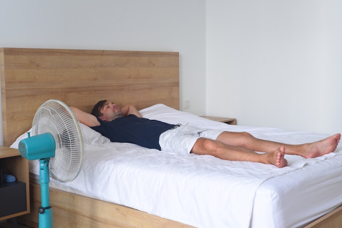 Para Refrescar sem Atrapalhar o Sono, Prefira um Ventilador de Coluna Silencioso com até 45 dB
