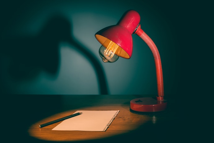 Luminária de Mesa com Soquete: Permite Usar Diferentes Tipos de Lâmpadas