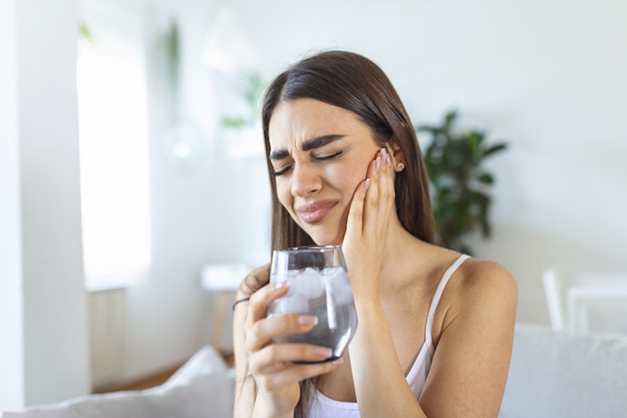 Sensibilidade ao Comer? Opte por Creme Dental com Nitrato de Potássio ou Acetato de Estrôncio