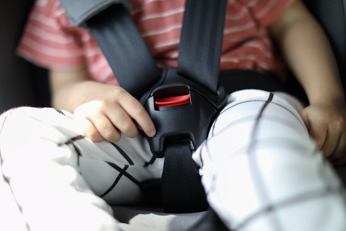 Para Bebês Acima de 6 Meses, Escolha Cintos de 5 Pontos para Maior Segurança