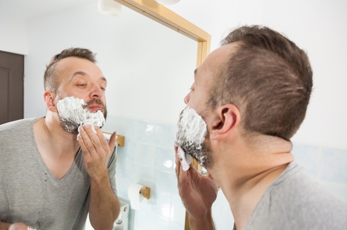 Para Ajudar a Tratar a Caspa na Barba, Escolha os Kits com Tea Tree