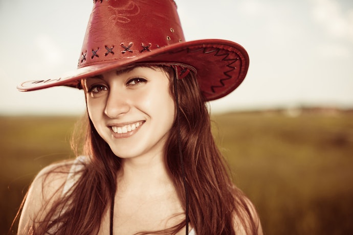 Para Uso Frequente ao Ar Livre, Invista em um Chapéu Country Feminino de Couro
