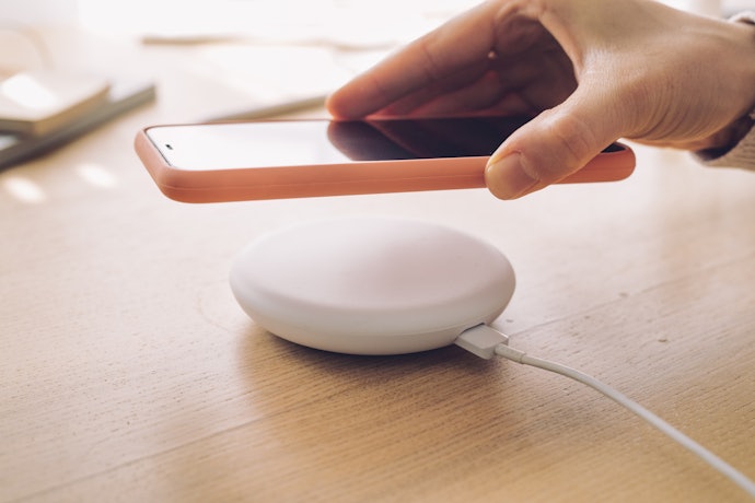 Para Usar com Apple, Samsung e Xiaomi, Prefira Carregadores por Indução com Padrão Qi