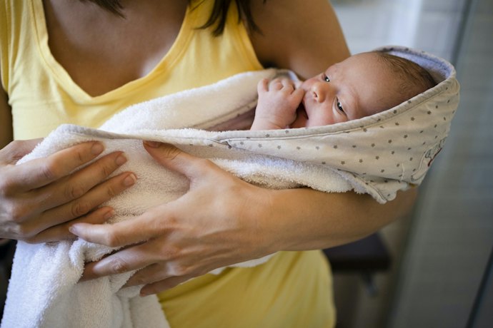 Para Recém-Nascidos, Prefira Toalhas Tipo Fralda, Feitas Apenas de Algodão, com Capuz