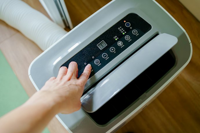 Para Ambiente de Até 15 m², Opte por Ar-Condicionado Portátil com 9.000 ou 12.000 BTUs