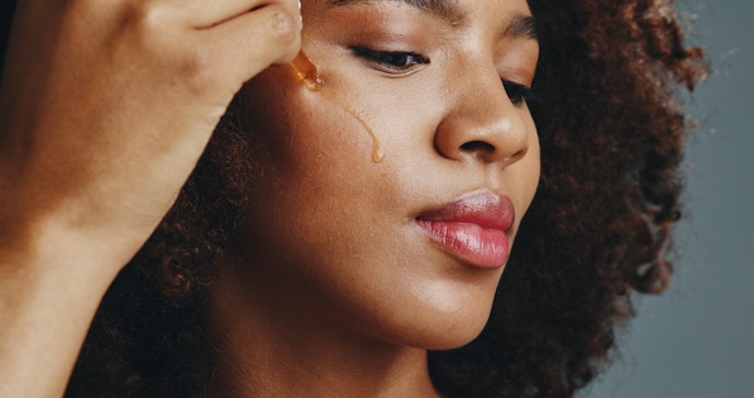 Se Usa Ácidos ou Vitamina C, Observe Mais a Suavidade do Gel que a Presença de Ácido Nele