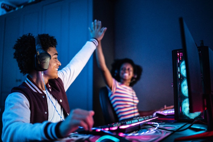 Para Fluidez em Jogos Competitivos, Escolha um Monitor com 144Hz e 1ms de Resposta