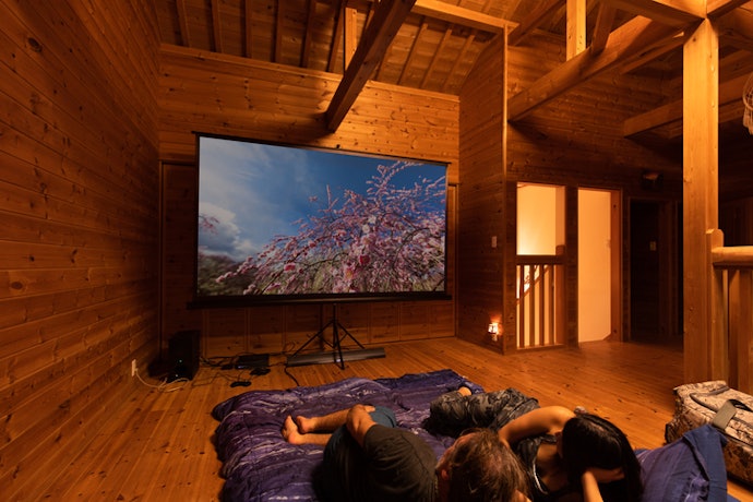 Para Salas Médias e Grandes, Escolha Soundbars 5.1 com Dolby Atmos