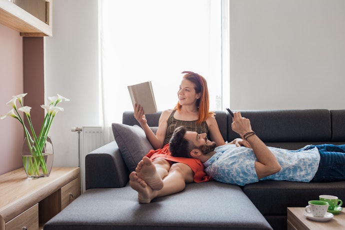 Quer Apoiar as Pernas sem Precisar Abrir o Sofá Retrátil? Prefira um Modelo com Chaise