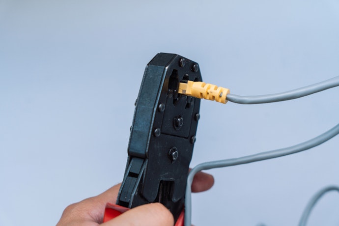 Crimpagem de Conectores e Terminais? Invista em um Alicate Crimpador ou Prensa Terminal