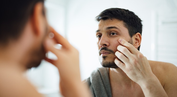 Para Peles com Manchas, Escolha Tônicos Faciais com Niacinamida, Ácidos e Vitamina C