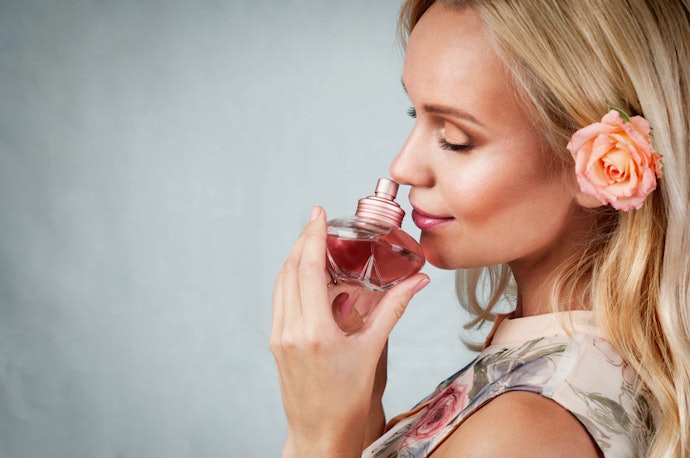 Se Quer Equilibrar Elegância e Delicadeza, Opte por um Perfume Amadeirado Floral Feminino