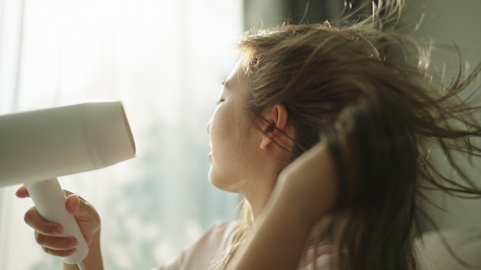 Tem Fios Mais Finos e Delicados? Opte por um Secador de Cabelo de Até 1800 W