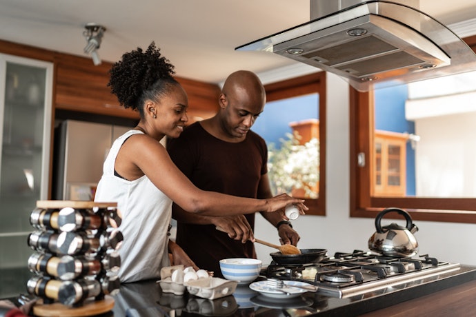 Você Tem um Cooktop 5 Bocas? Prefira uma Coifa de Ilha de 90 cm ou Maior